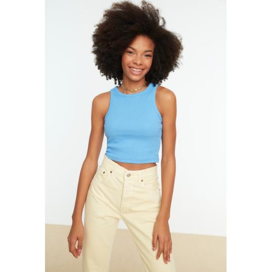 Tailliertes Super Crop Neckholder-Unterhemd aus geripptem, flexiblem Strick