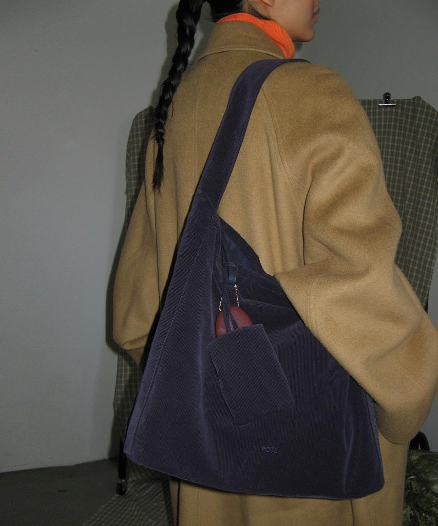 Pote 0007 Layered Pouch Hobo Bag_Corduroy Navy