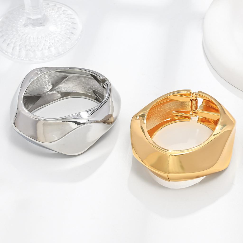 Novo Vento Ins Seção Irregular Exagerada Pulseira de Liga Metálica Edição Larga Design da Pulseira Sensação na Mão