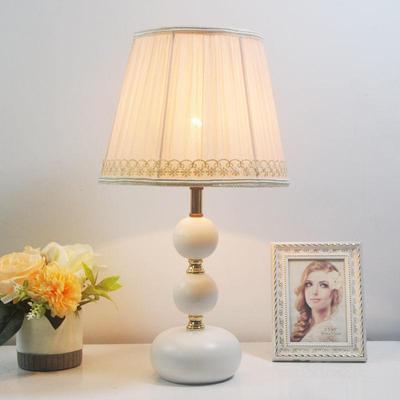 Schlafzimmer-Nachttischlampe, schlicht, modern, warm, im europäischen Stil, Licht, luxuriös, dekoratives Nachtlicht