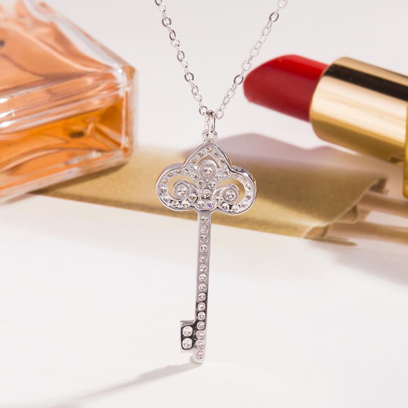 Swallowtail Diamond-Set Key Necklace: 925 Sterling Silver Clavicle Chain for Autumn/Winter Fashion
