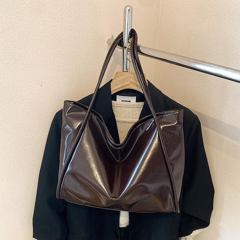 Super retro large-capacity bag women's autumn and winter 2025 new trendy niche tote bag versatile shoulder underarm bag