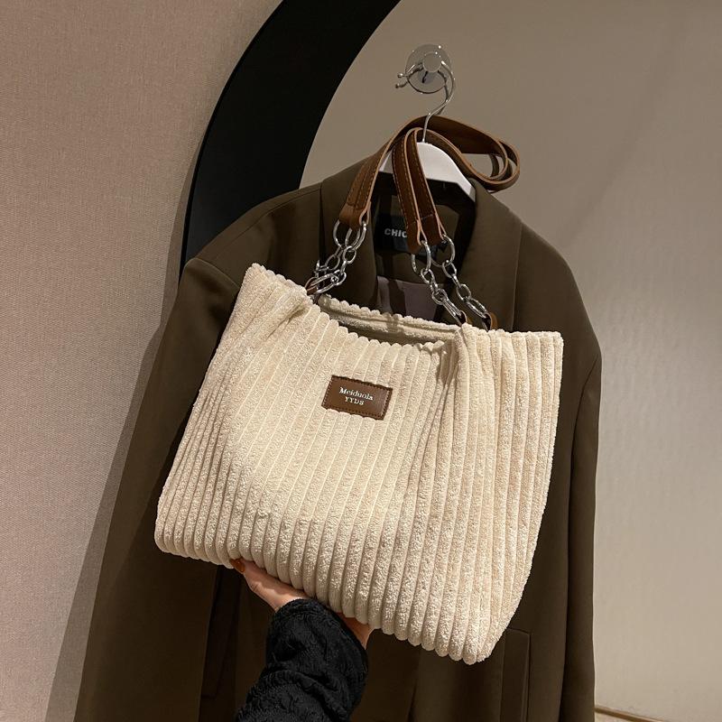 Plush bag women's large-capacity new autumn and winter versatile shoulder bag college students commuting tote bag