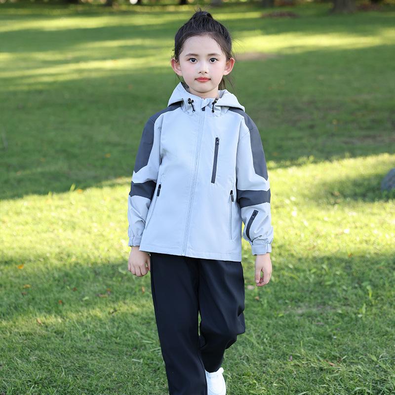 Unisex Parent-Child Windproof & Waterproof Windbreaker - Versatile Softshell Jacket for Spring/Autumn, Ideal for Couples and Kids.