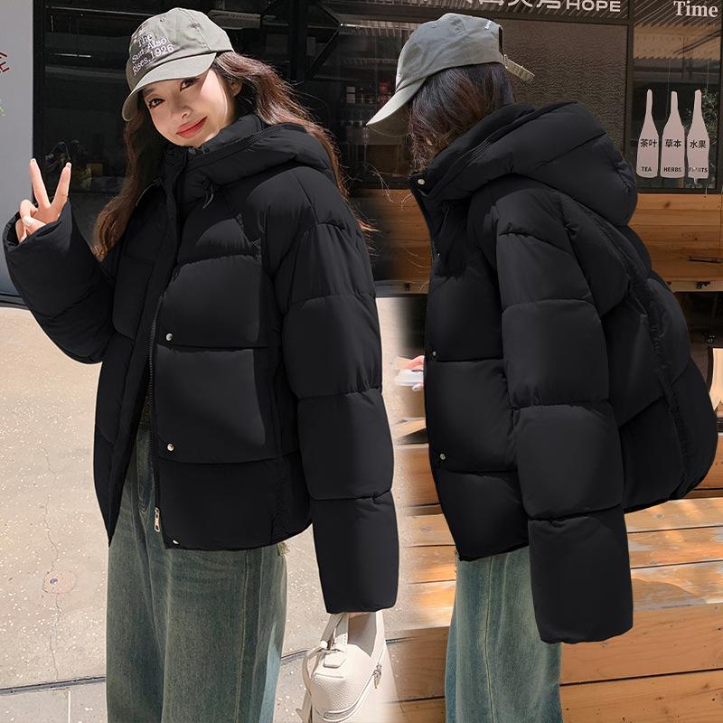 Dámská krátká větruodolná zateplená zimní bunda s kapucí a raglánovými rukávy