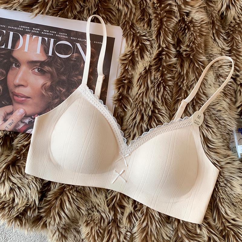 Cloud Cream Floral Lingerie: Wire-Free Push-Up Bra with Side Support