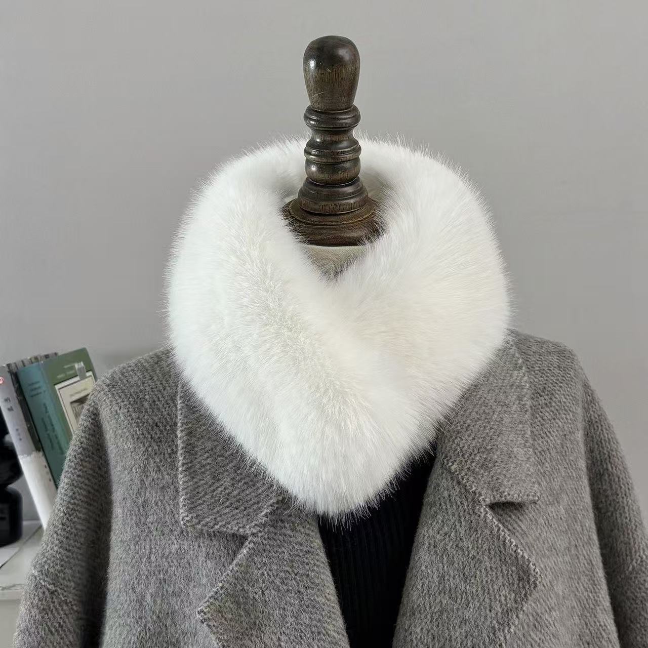 New fashionable and versatile scarf  imitation fox fur thickened and warm fur scarf, autumn and winter thickened fur collar белый