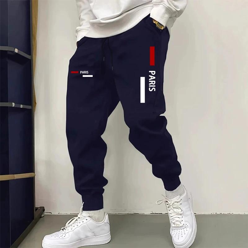 Pantaloni della tuta da uomo Paris-mark con stampa icona gamba vuota sul davanti, Jogger con grafica testo Paris verticale a righe rosse e bianche per scenari casual urbani cool