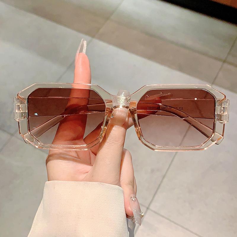 2025 New Square Eyewear Fashion Vintage Sunglasses Women Brand Designer Retro Large Rectangle Sun Glasses Female Travel Eyewear