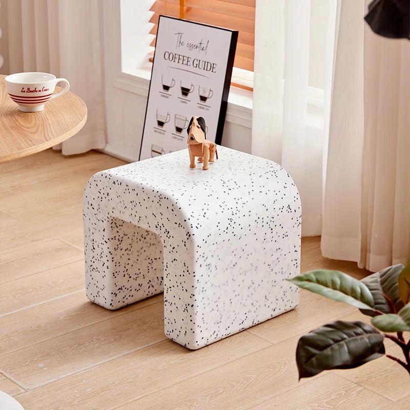 Moderne minimalistische kleine Hocker aus Kunststoff, Stühle, Couchtische, Beistelltische, Schuhhocker, Wohnzimmer, Balkon, Schlafzimmer, niedrige Hocker