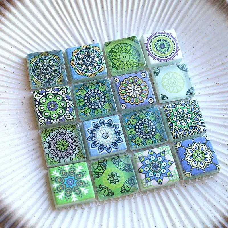 

Ассорти цветов Богемская блестящая стеклянная мозаичная плитка для DIY ремесленных материалов синий зеленый оптом оптомхобби искусство 2.5cm 2.5cm&110g