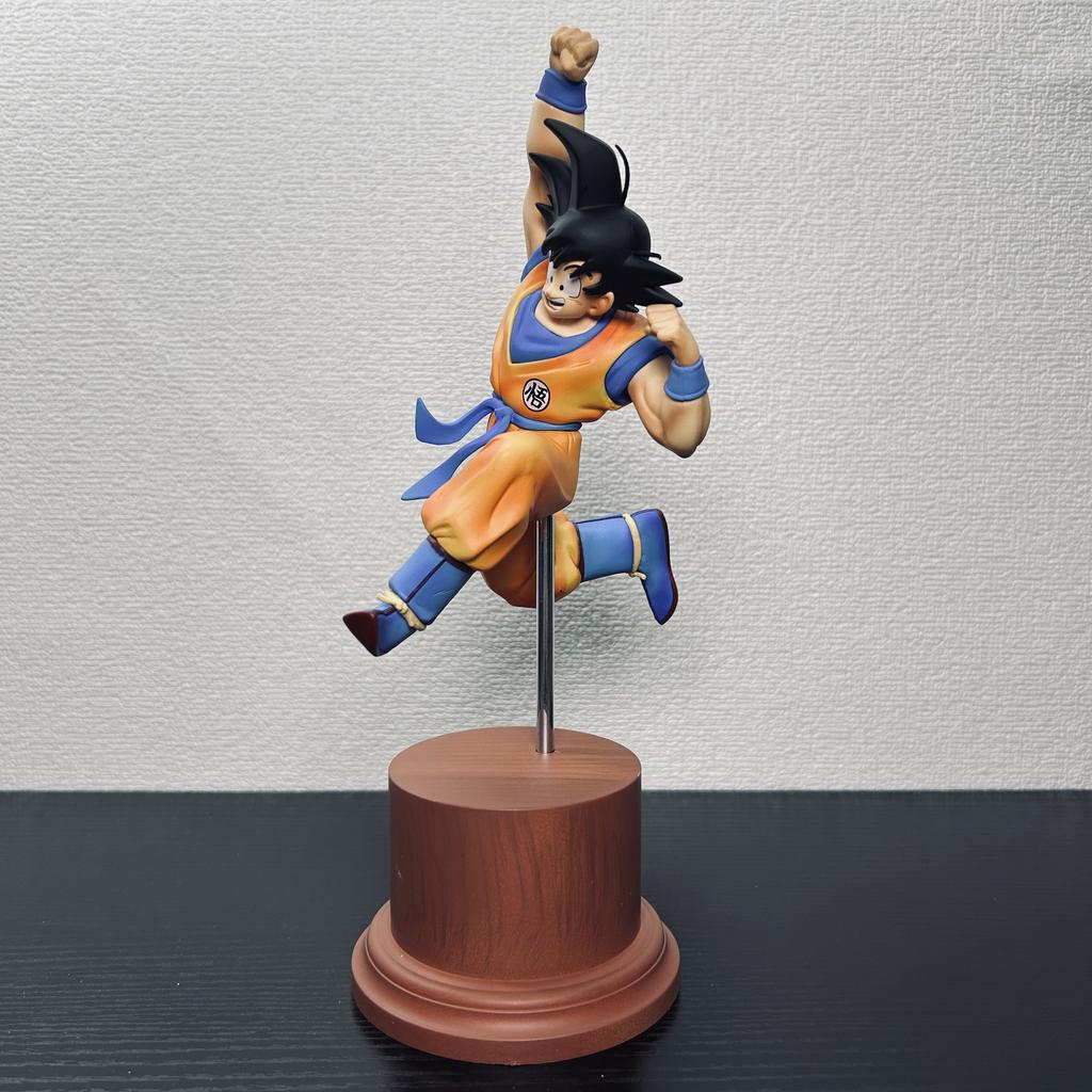 Goku Anime Figures 25cm/9.84in Son Goku Jump Figue Pvc Statue Room Ornament Collection Model Toys Gifts
