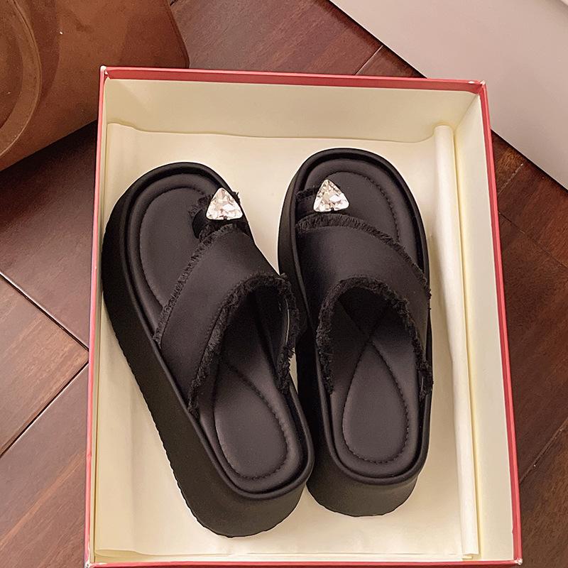 Butterfly rhinestone platform slippers women's summer wear 2025 new high-end beach shoes toe flat support