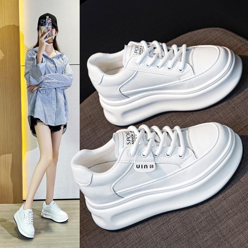 Weiße Plateau-Sneaker für Damen – Kollektion Herbst/Winter 2025, dicke Sohle, 8 cm Höhenverstärkung, warmer Allrounder mit Samt.