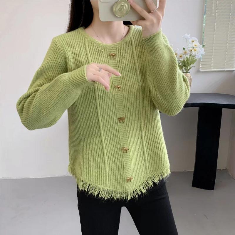 Short Long Sleeved Sweater Top for Women with Spring and Autumn Tassel Design Loose Knit Base Sweater