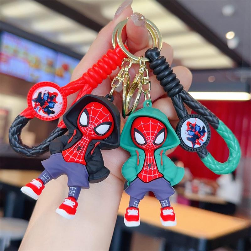 Spider-Man 3D Figurine Keychain Pendant Ornament – Classic Trendy Cosplay Gift for Couples