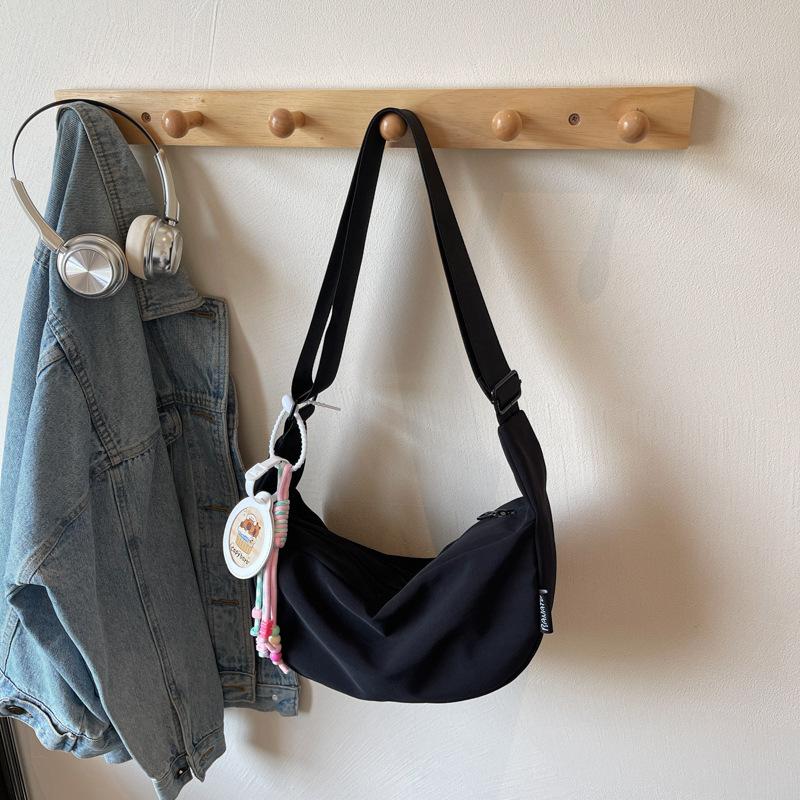 Large capacity bag women's versatile new niche fashion shoulder messenger bag commuter casual dumpling bag