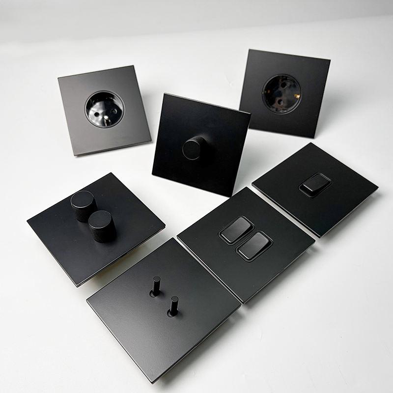 LangYeao Mattschwarz Ultra-dünner Edelstahl Kippschalter 1/2/3/4-fach und Steckdose 4mm Schlanke Metall-Wandplatte Minimalistisches Design