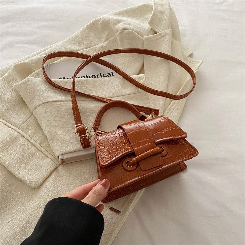 

Маленькая женская сумка, весна-лето 2024, новинка, универсальная, популярная в Instagram, маленькая квадратная сумка через плечо на одно плечо коричневый