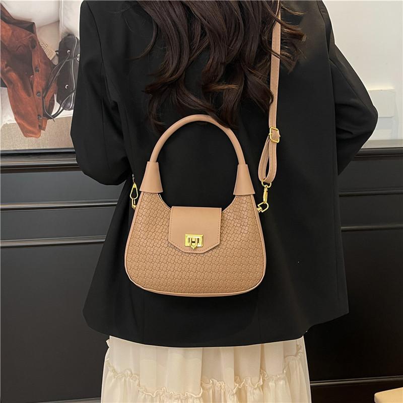 Spring New Shoulder Messenger Women's Bag Fashionable Portable Women's Hand Bag Chain Messenger Bag