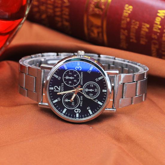 Herren-Quarzuhr, rundes Zifferblatt, Legierung, drei kleine Zifferblätter, keine Verzögerung, Legierungsarmband, Zeitprüfung, hochpräzise Armbanduhr für den Arbeitsweg