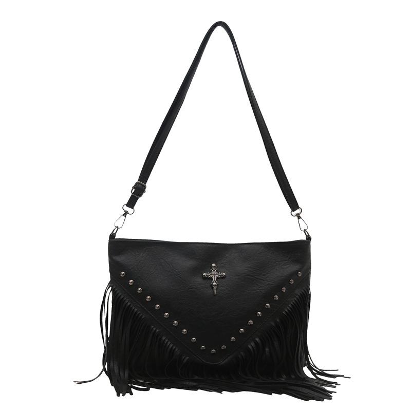 Large-capacity bag women, summer new fashion retro shoulder messenger bag texture rivet fringed bag