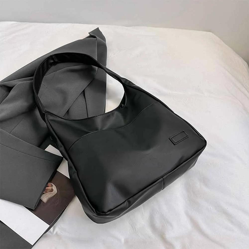 Stylish Minimalist Retro Shoulder Bag for Women Large Capacity Tote Handbag Casual Commuting Trendy Fashion Accessory Tote Bag