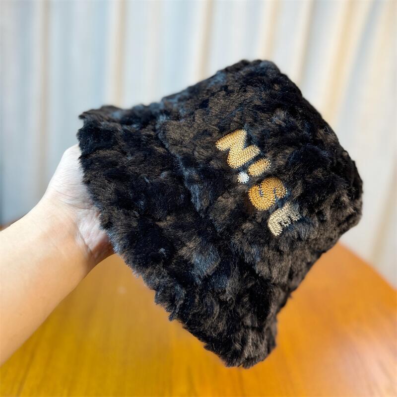 

Новая плюшевая шляпа-рыбак для женщин на зиму, утолщенная и теплая, большой окружности головы, зимняя, в корейском стиле, модная, с буквенным принтом, универсальная шляпа-ведро Adjustable