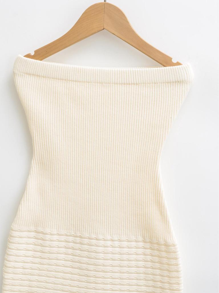 Pure Desire Strapless Bodycon Knit Mini Dress: Slim-Fitting, Waist-Cinching, Textured for Figure Highlighting.