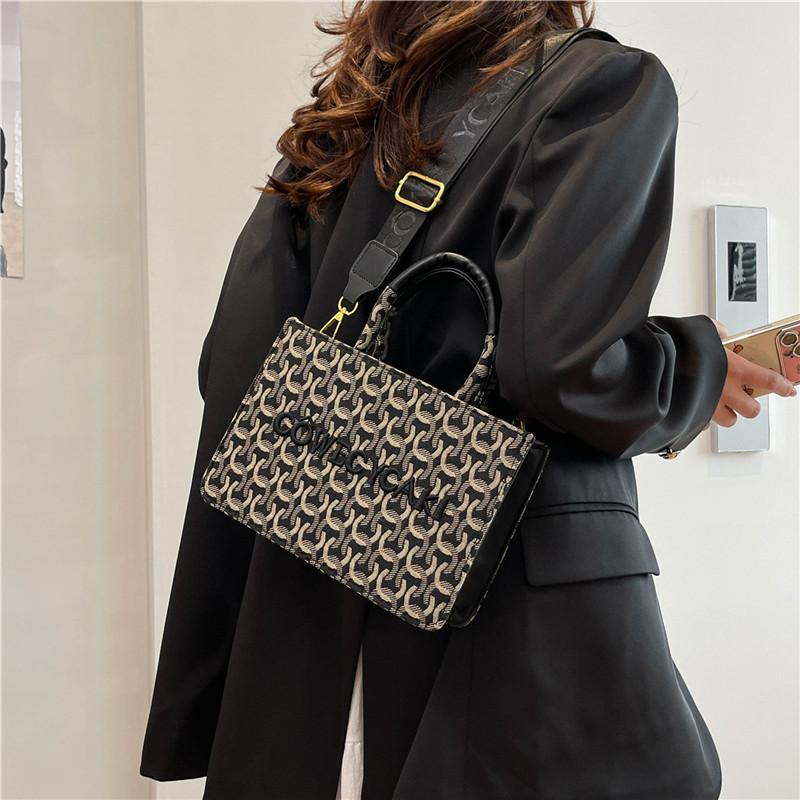 New street photography mix and match contrasting color tote bag portable shoulder messenger trendy women's bag