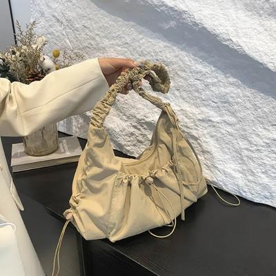 Enfärgad dragskoväska Lätt nylon axelväska i axelväska-stil Andningsbar veckad axelväska