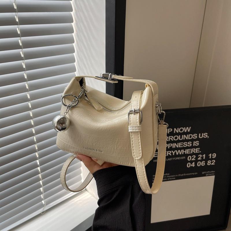 New Trendy Versatile Handbag Fashionable Shoulder Messenger Bag Commuter Women's Bag