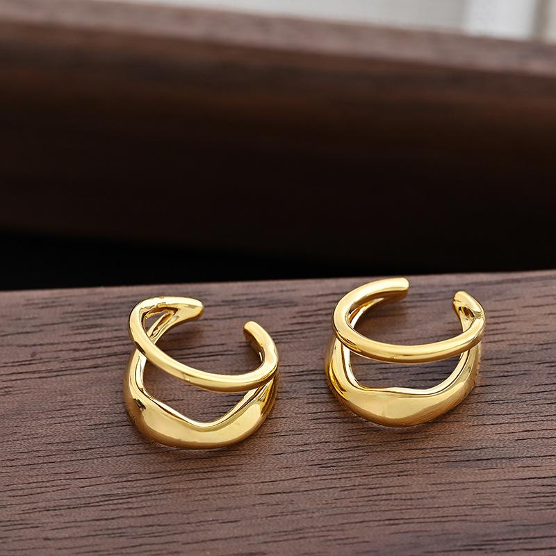 High-End No-Piercing Ear Cuff: Light Luxury Earrings with Simple, Elegant Design.