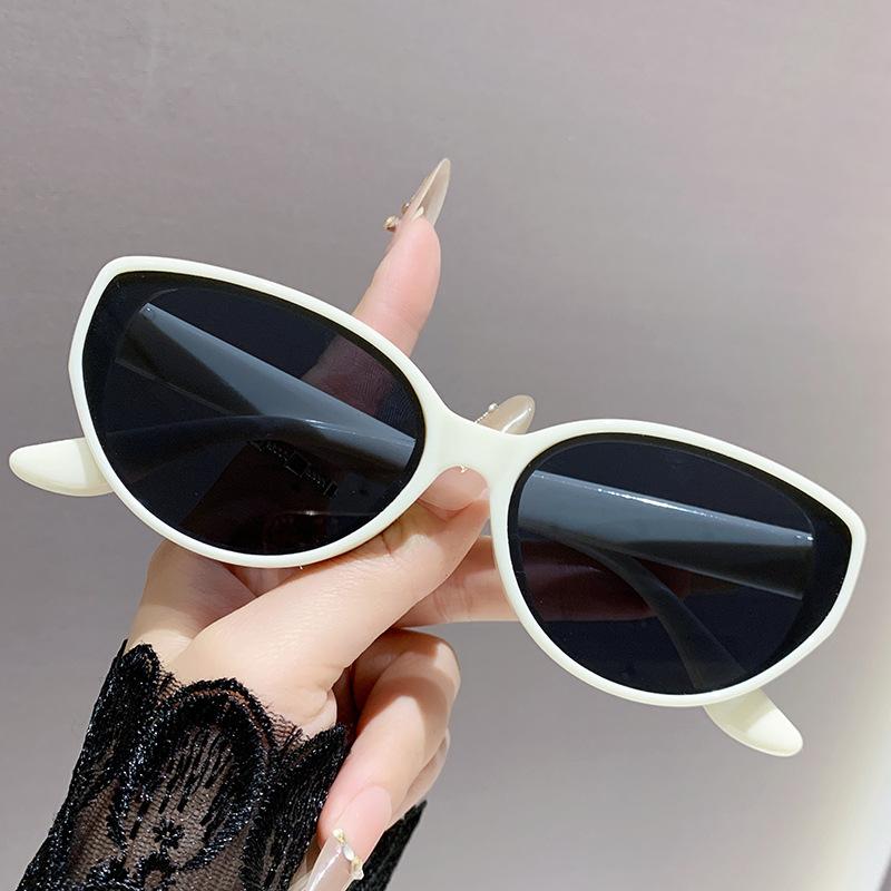 New Gradient Cat Eye Fashion Sunglasses For Women Trendy Anti-Reflective Fashion Shades Beach Party Casual Glasses