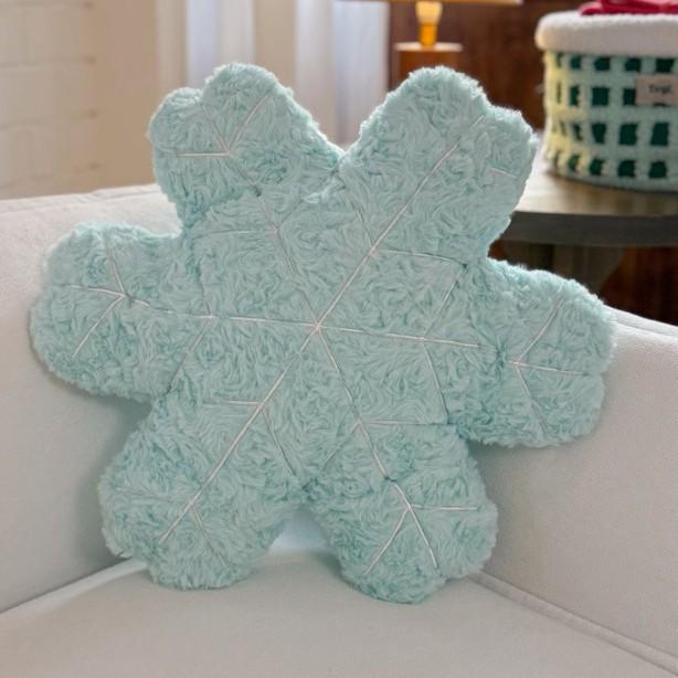 

Snowflake Velvet Throw Pillow: Soft, Skin-Friendly Sofa and Office Cushion 42*42*15cm (380g)