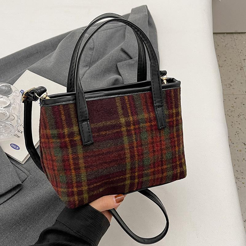 Bags for Women's High End Woven Crossbody Bag for Women's Autumn and Winter New Knitted Handbag for Women Ins Shoulder Bag