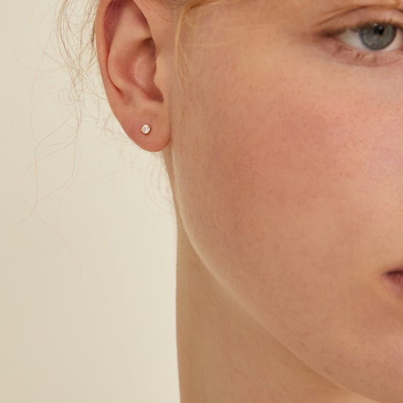 LUNNE 14k Round Brilliant 0.1 Carat Moissanite Earrings (14k Gold) #MOE02