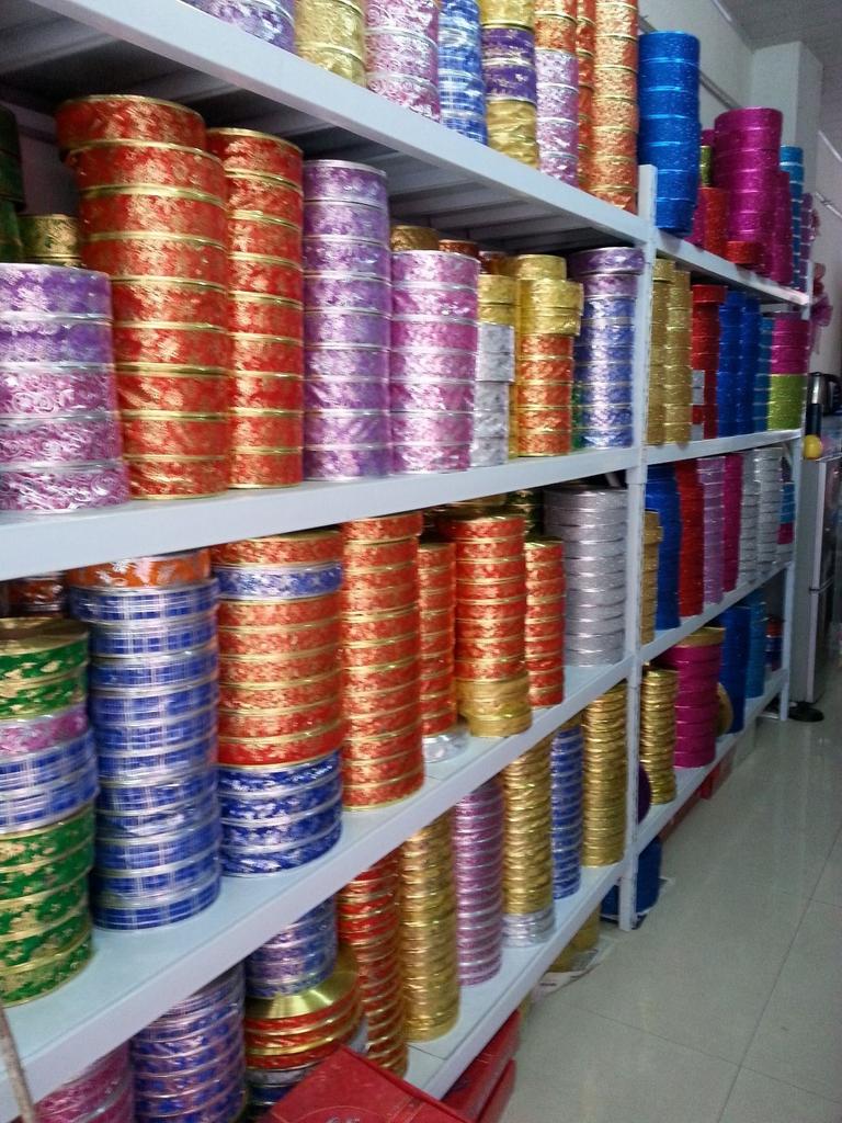 Elegant 2 Meter Red Velvet Gold Edged Ribbon For Holiday Gift Wrapping And Decor