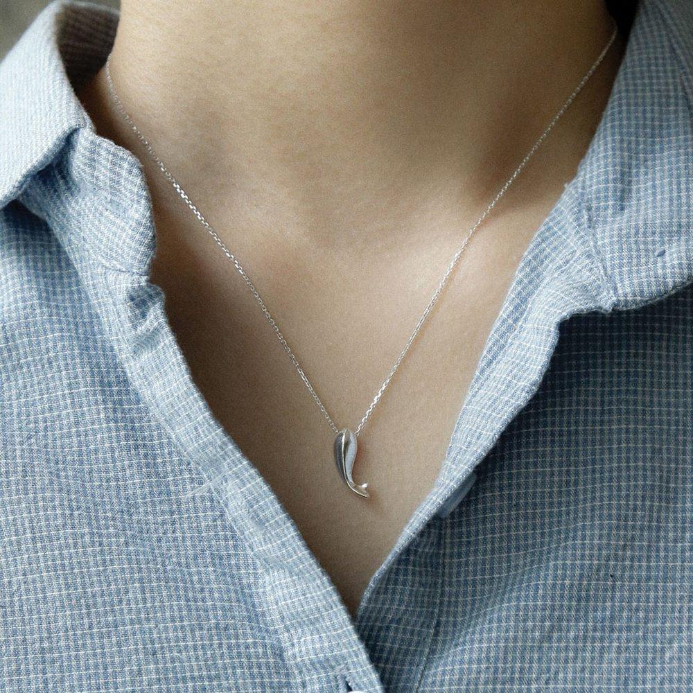 

J.Lauren Orca Whale Silver Necklace N01229