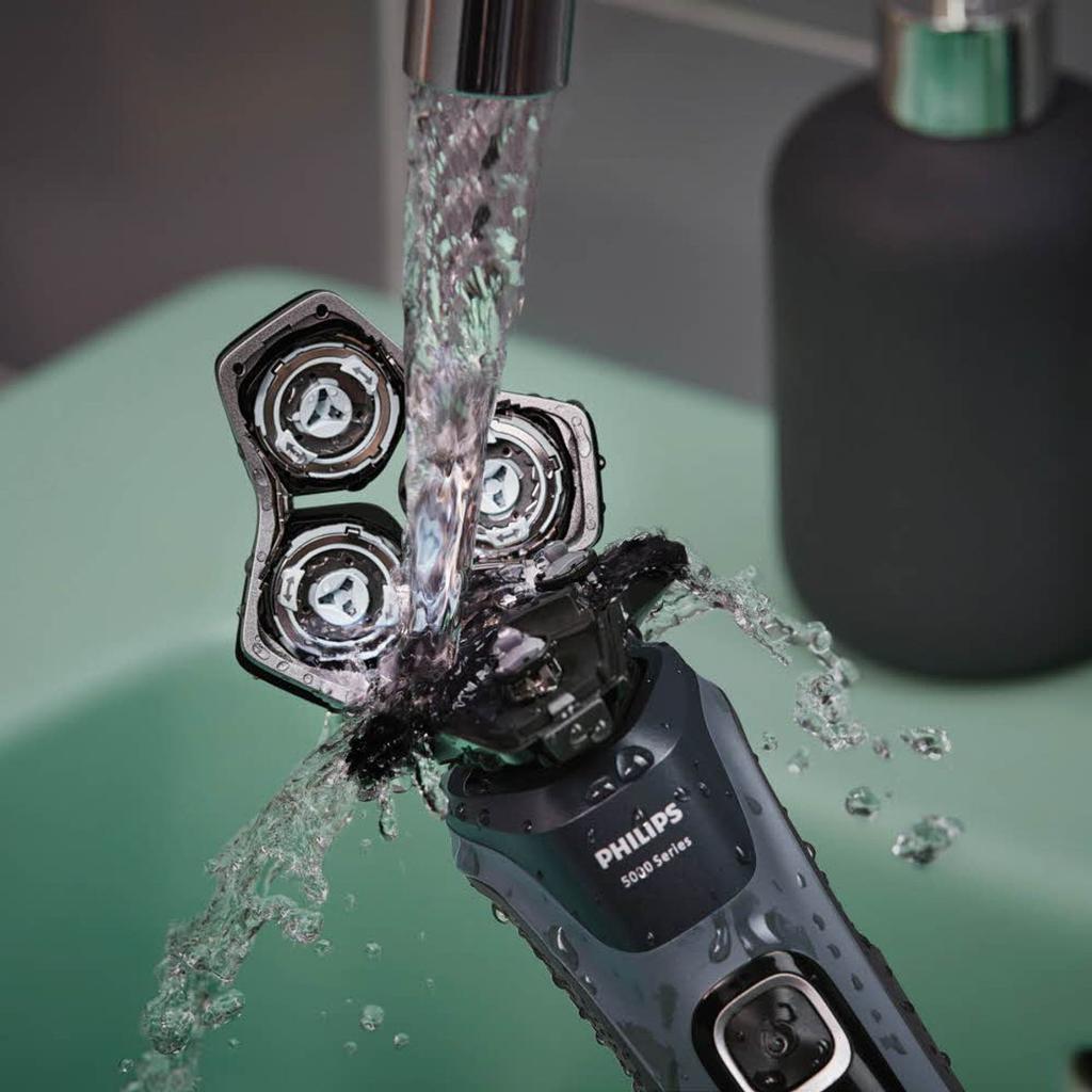SkinIQ 5000 Series Electric Shaver S5880/33 Ocean Blue