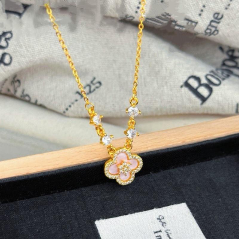 Four-leaf Clover Necklace Female Imitation Gold Versatile High-end Collarbone Chain Will Not Fade for a Long Time Jewelry