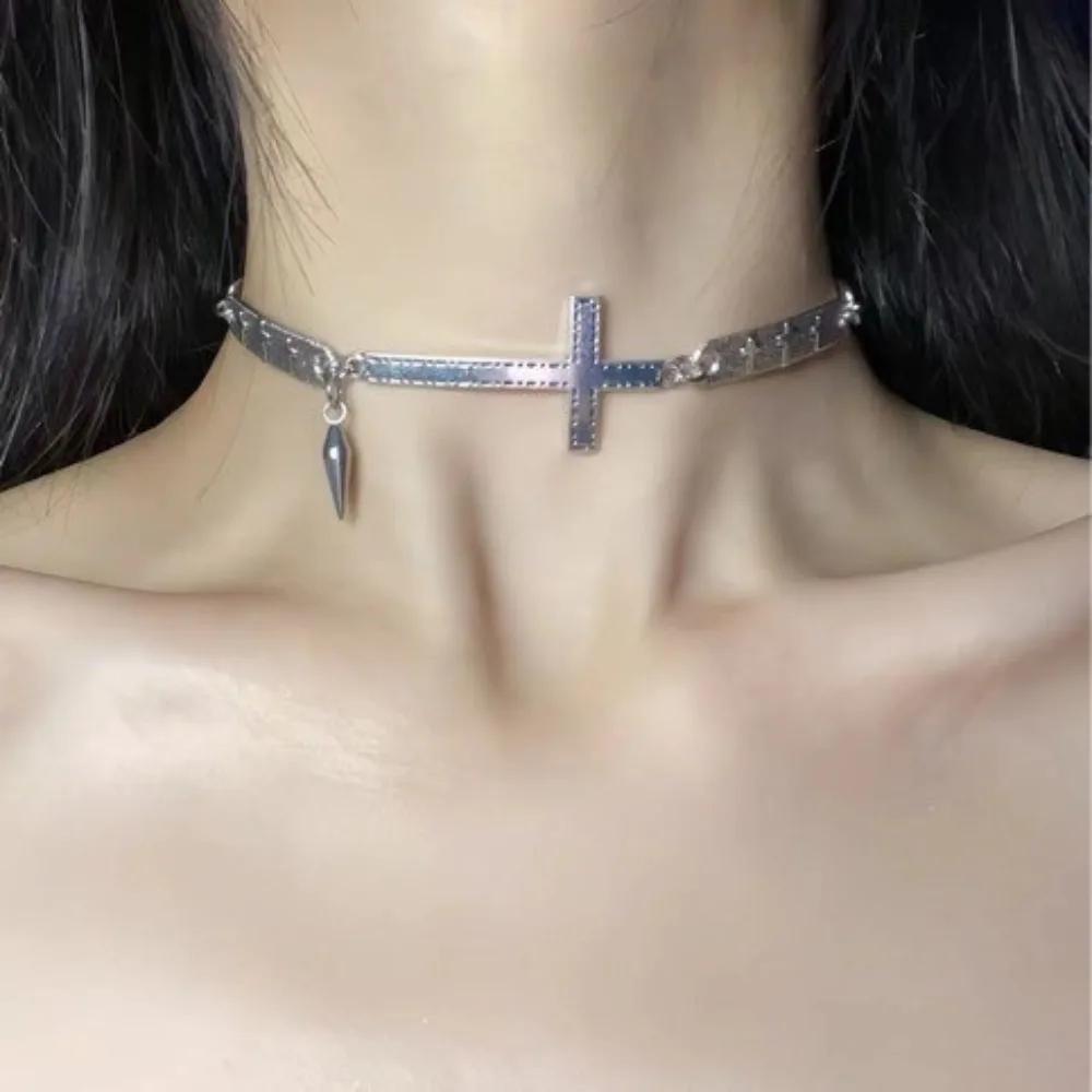 Y2k Gothic Sliver Color Cortex Cross Metal Embossed Cross Splicing Rivet Tassel Choker Necklace for Women Punk Hot Girl Jewelry