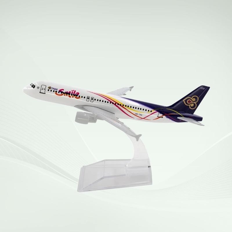 16cm Thai Smile 320 Airplane Scale Aircraft Metal Alloy Souvenir Collection ToyReplica Miniature Die-cast Airplane Toy planes