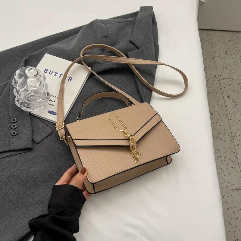 Monochromatic shoulder bag with tassel simple Western style square bag portable bag small bag