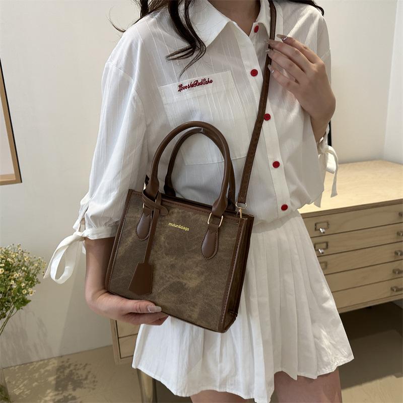 Fashionable Texture Commuter Tote Bag Shoulder Women's Bag New Trendy Summer Crossbody Bag Handheld Class Bag