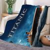 Coperta con Poster del Film Titanic - Lussuosa Morbida Coperta in Pile con Iconico Design della Nave RMS Titanic, Elegante Gradiente Oro e Blu