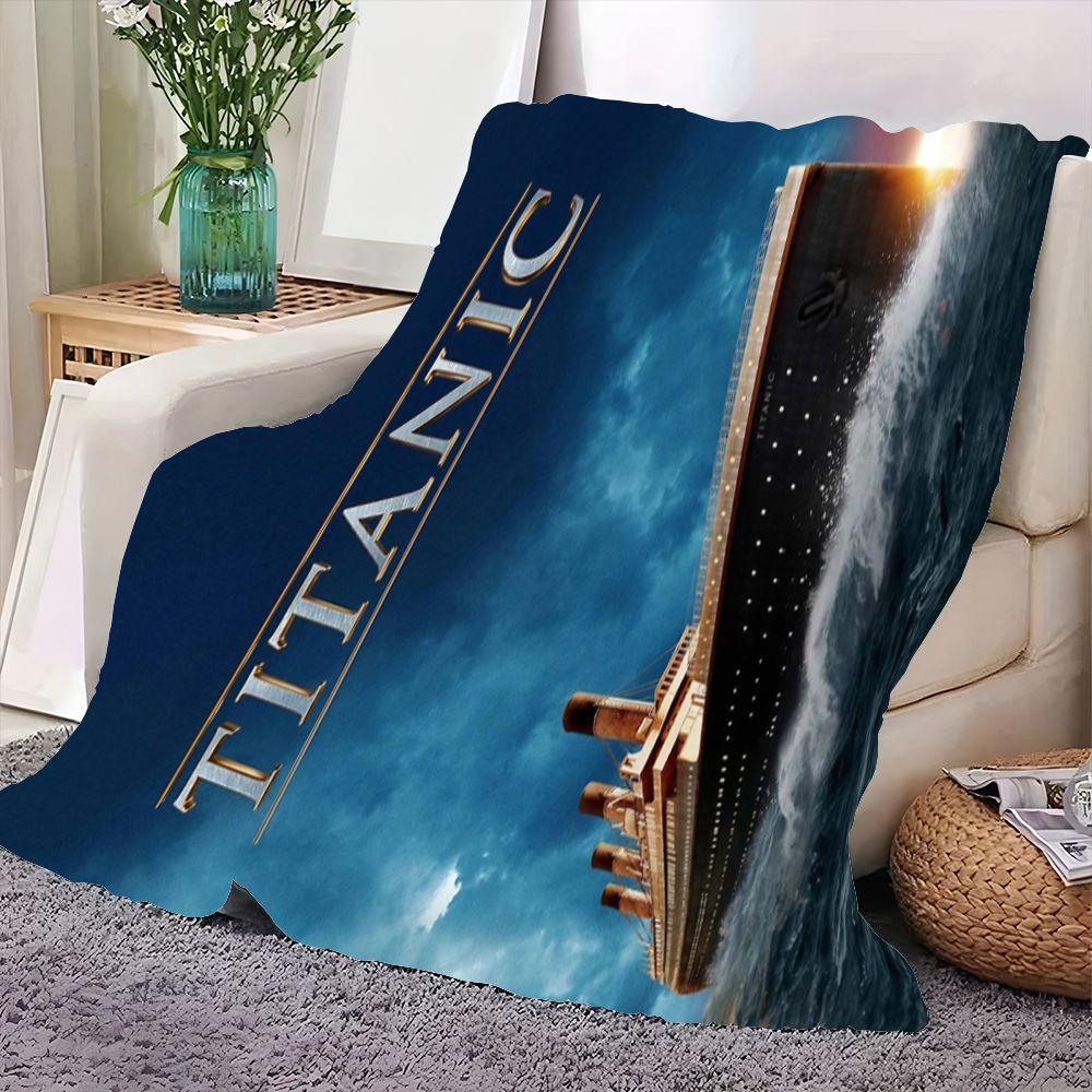 Coperta con Poster del Film Titanic - Lussuosa Morbida Coperta in Pile con Iconico Design della Nave RMS Titanic, Elegante Gradiente Oro e Blu