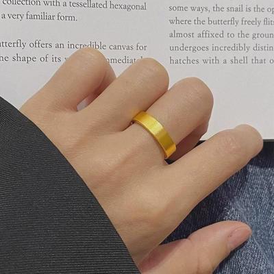 Anillo Clásico de Acero de Titanio Chapado en Oro de 18K para Hombres y Mujeres - Joyería Duradera Unisex para Parejas para el Dedo Índice