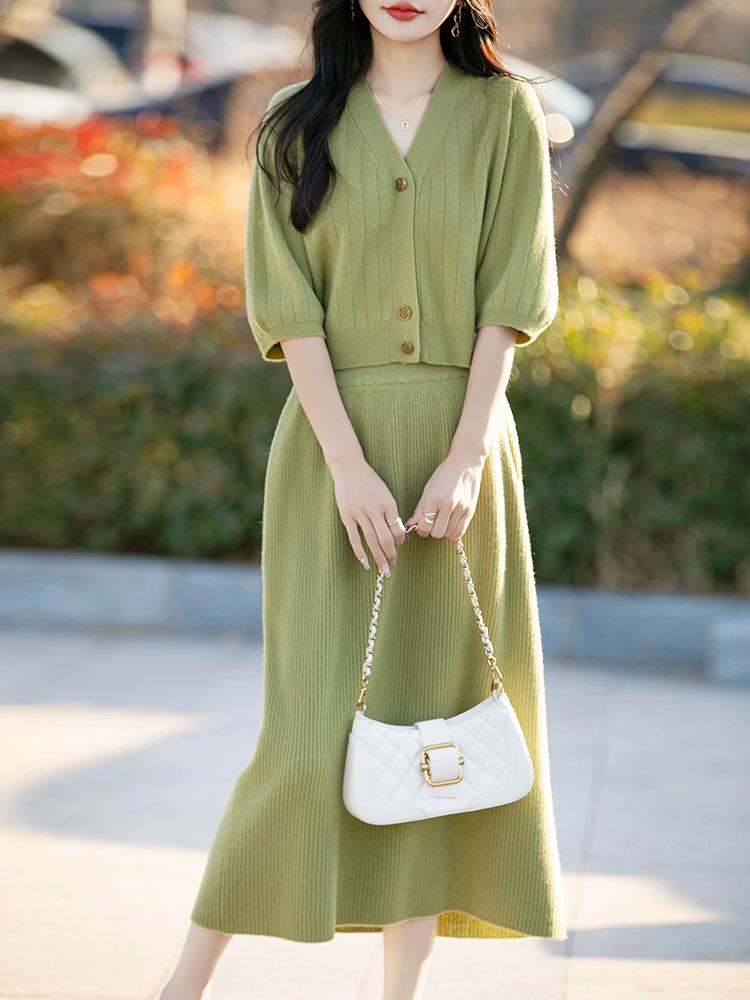 Spring & Autumn Wool Cardigan Set: Korean-Style Slimming Short Jacket with Knit Base Layer