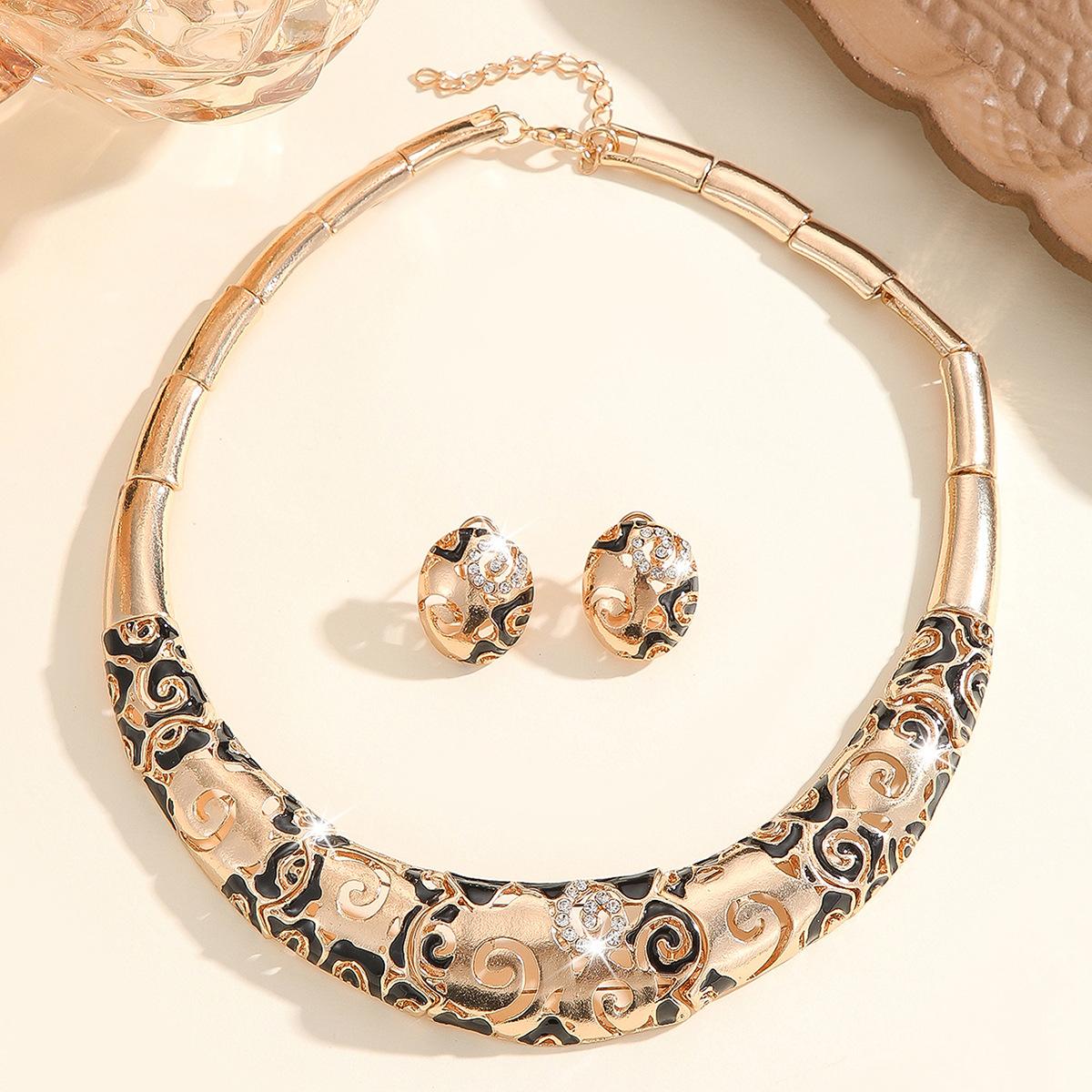 

Модні Ювелірні Вироби Для Жіночого Комплекту чорний